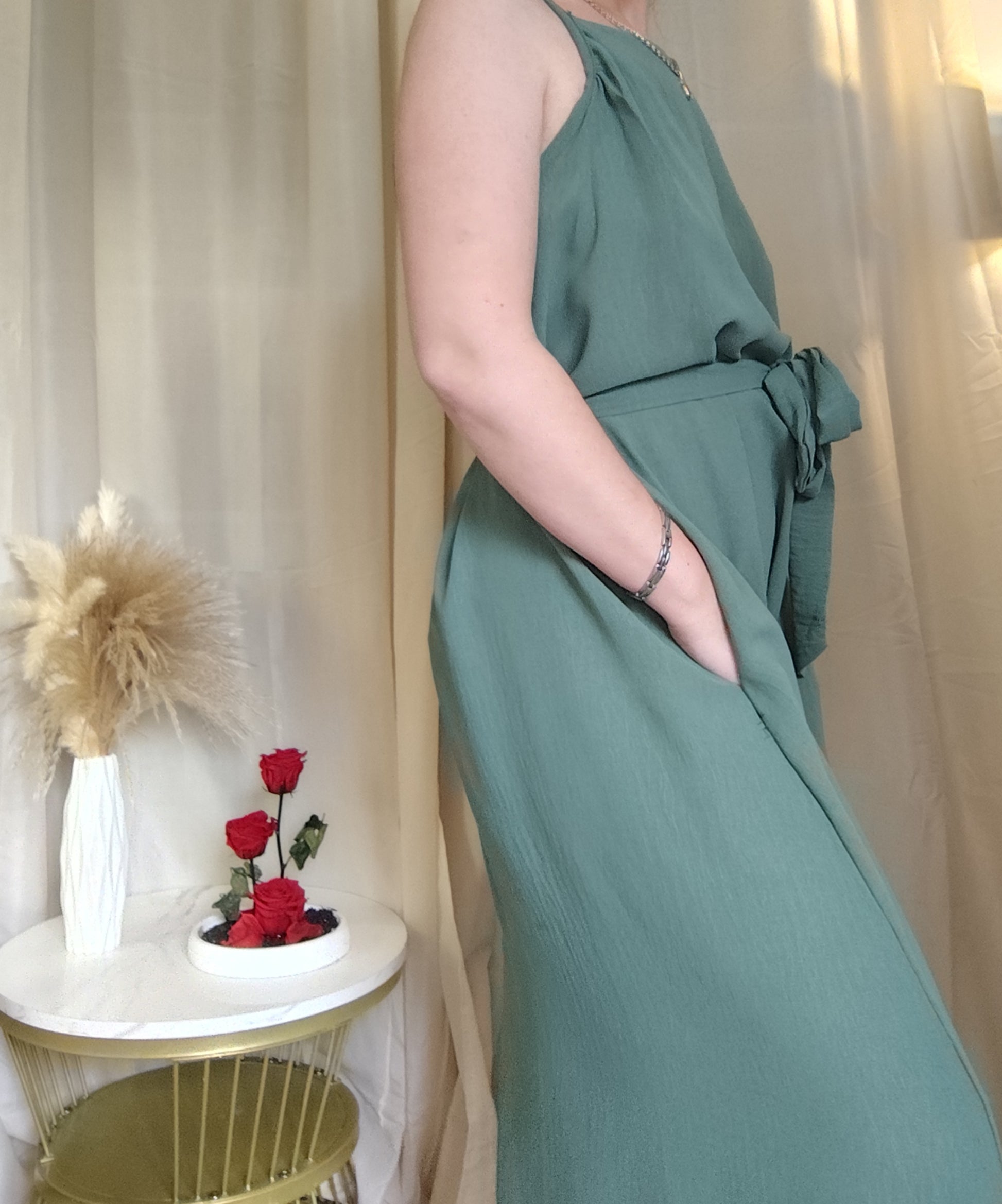 Robe longue dos en V à bretelles avec poches